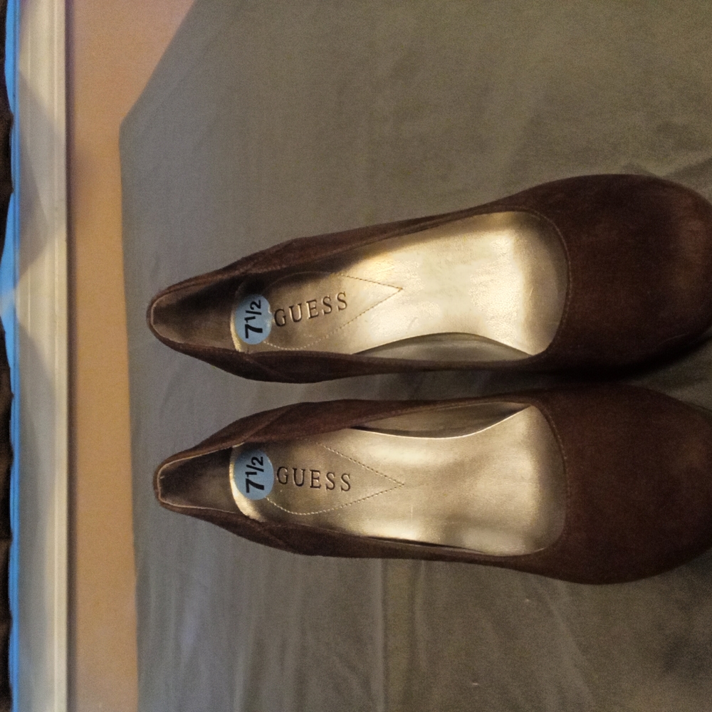 GUESS Women's Brown Pumps